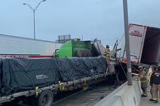 Choque de casi cien vehículos deja 5 muertos y a decenas de personas atrapadas en autopista de Texas OLD