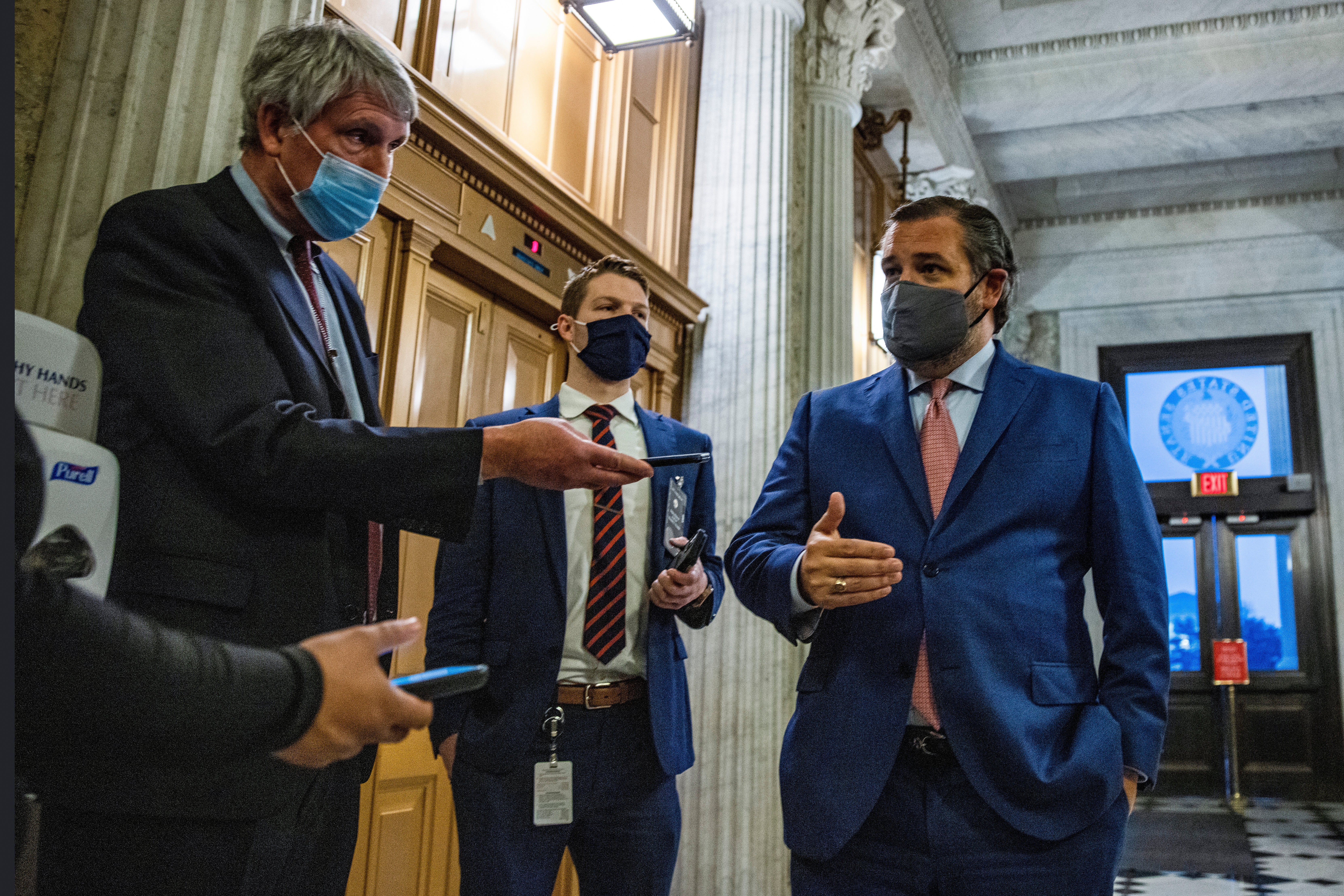 Abogados de Trump tienen una reunión con senadores republicanos para discutir la estrategia del juicio político