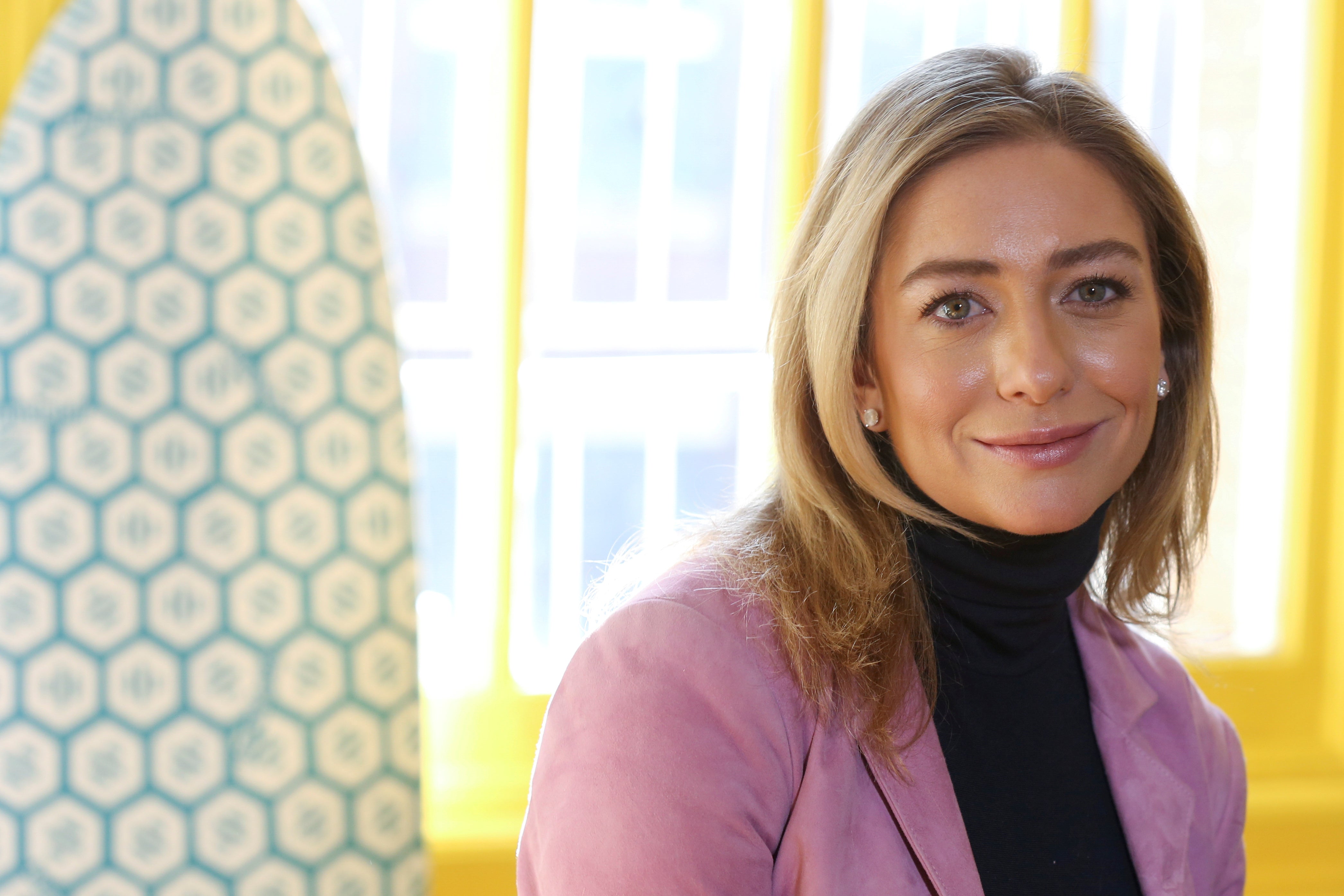 La multimillonaria CEO de Bumble Whitney Wolfe Herd lleva a su bebé a la apertura de Nasdaq 