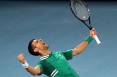 Abierto de Australia: Novak Djokovic sobrevive a una lesión para derrotar a Taylor Fritz