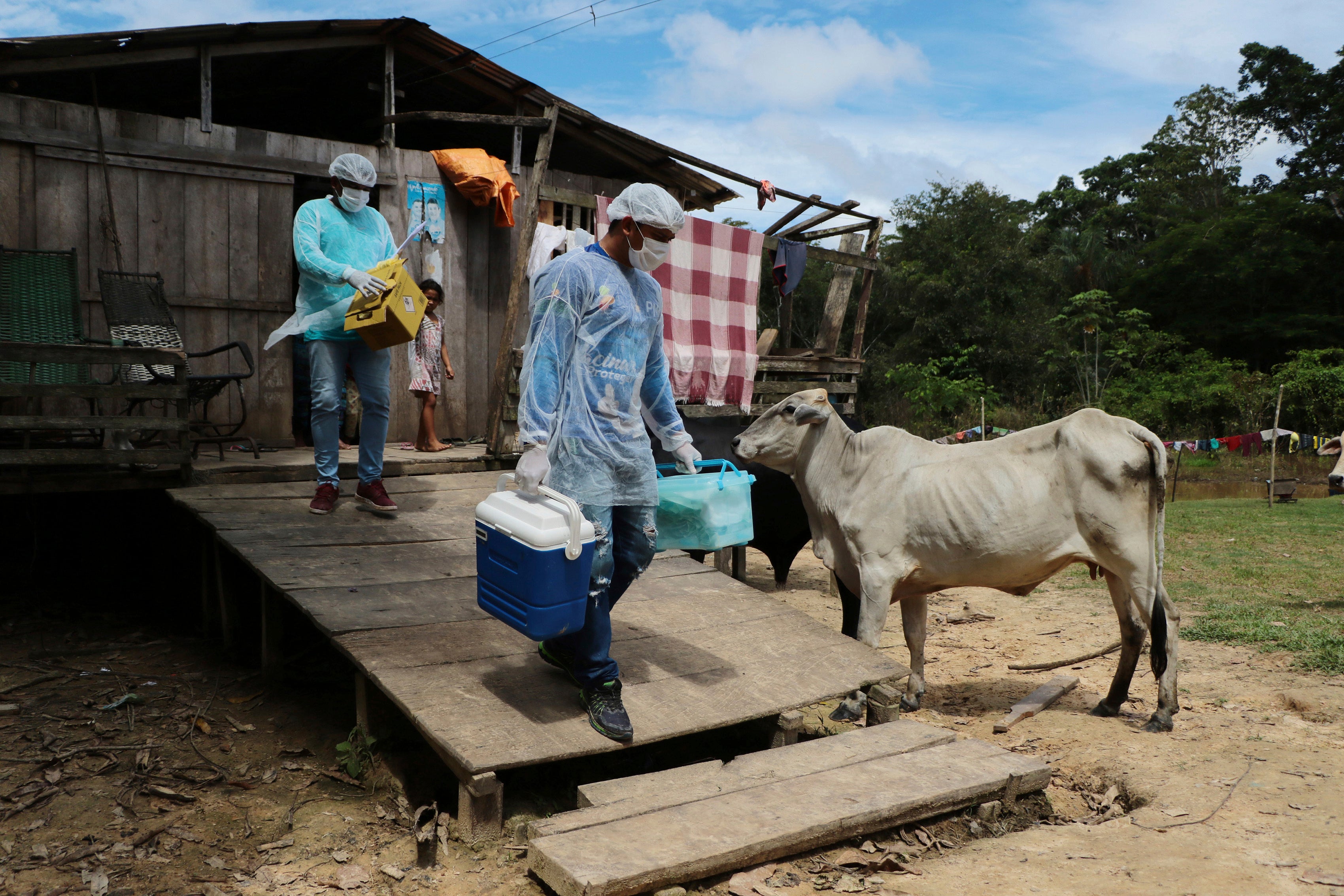COVID: Gobernadores en Brasil buscan adquirir sus propias vacunas ante la escasez 