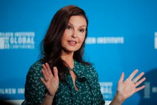 Ashley Judd relató una experiencia dolorosa que vivió en el Congo; casi pierde una de sus piernas