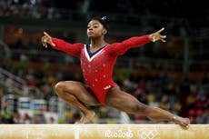 Simone Biles revela que se vio obligada a robar comida de la cafetería del gimnasio donde entrenaba