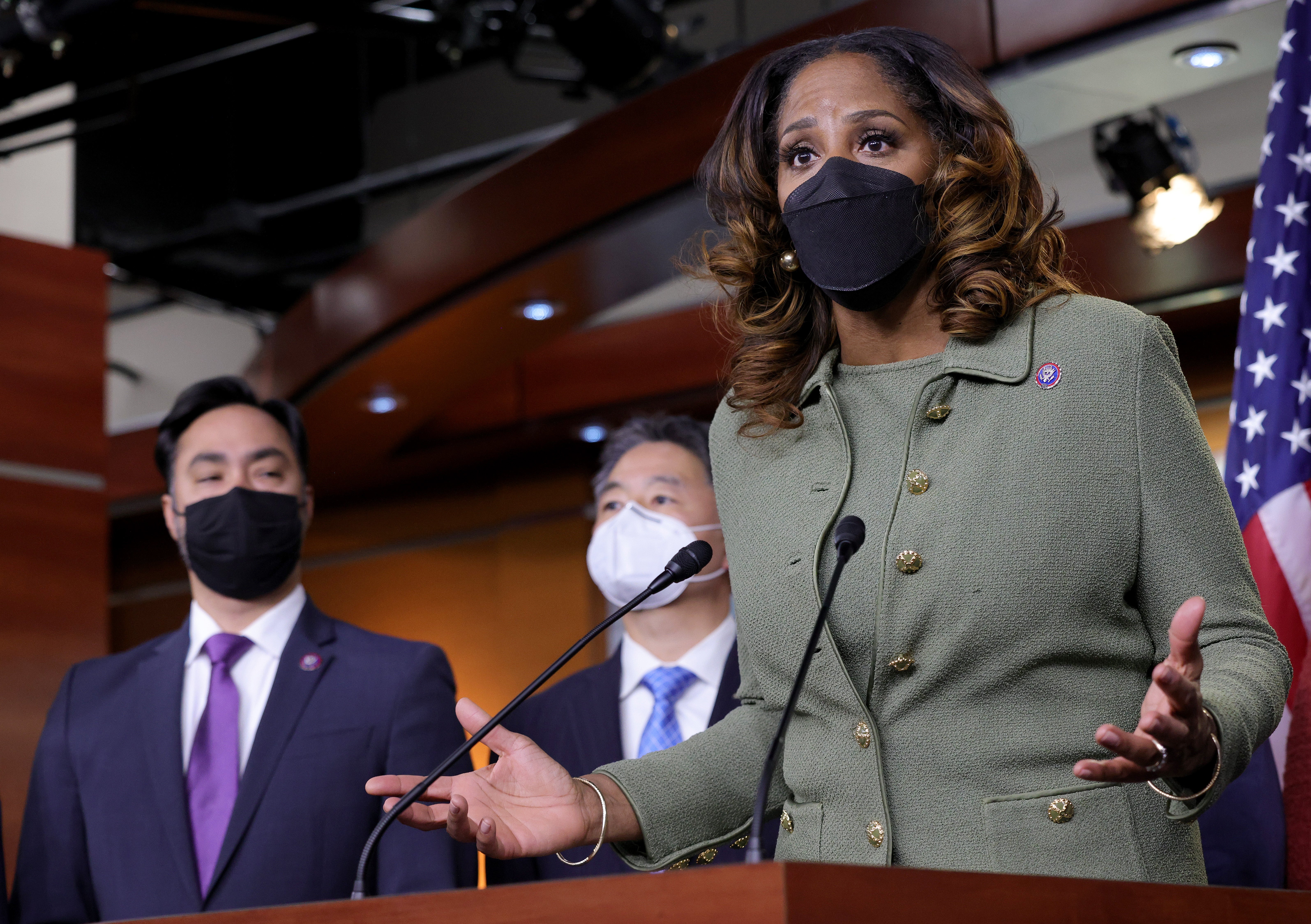 Stacey Plaskett asegura que Trump podría enfrentar cargos derivados de la manipulación electoral