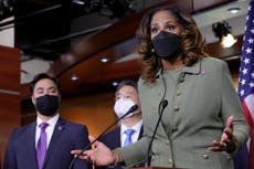 Stacey Plaskett asegura que Trump podría enfrentar cargos derivados de la manipulación electoral