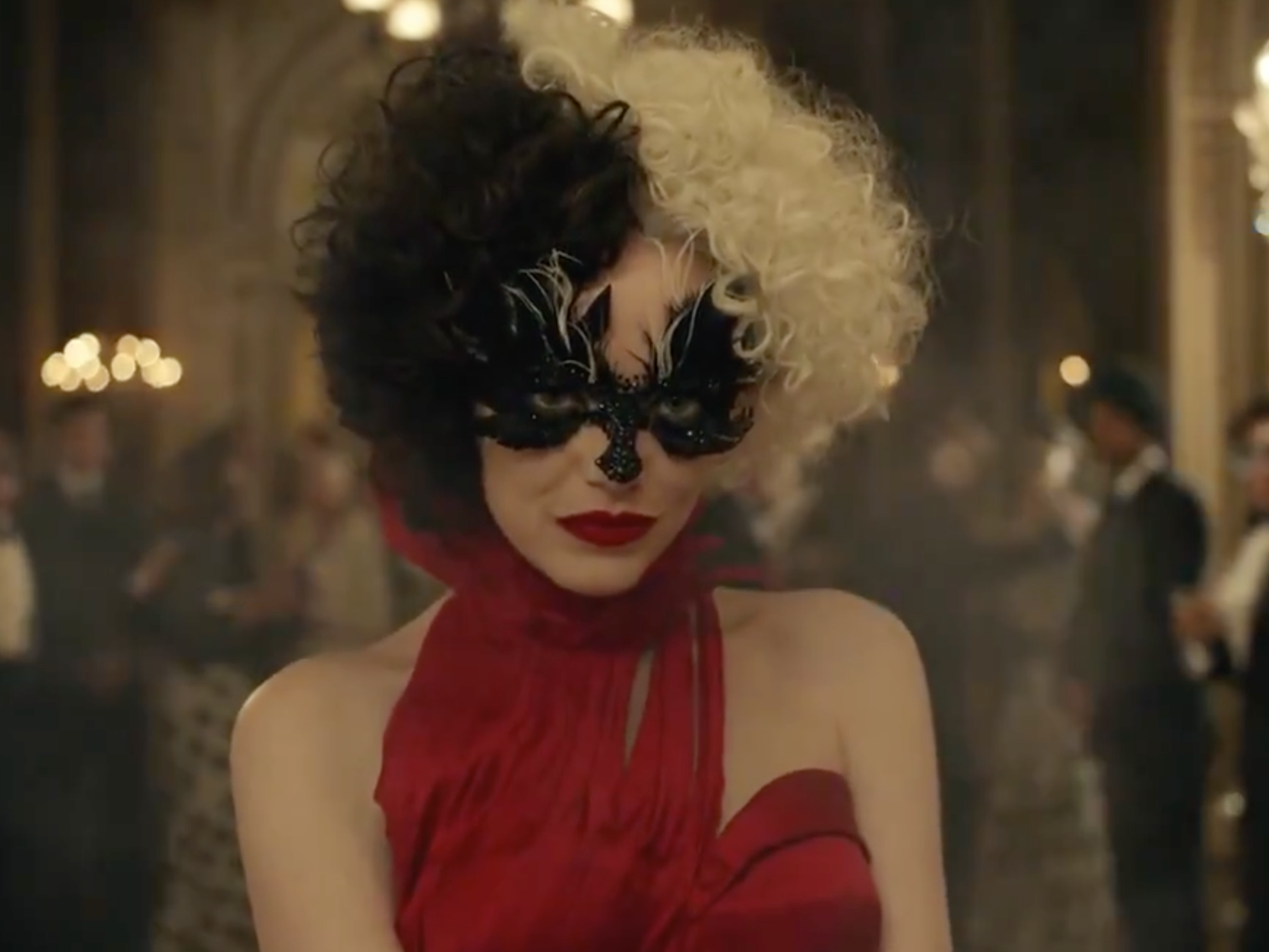 Emma Stone es “Cruella de Vil” en el primer tráiler de Disney para una película original de una villana