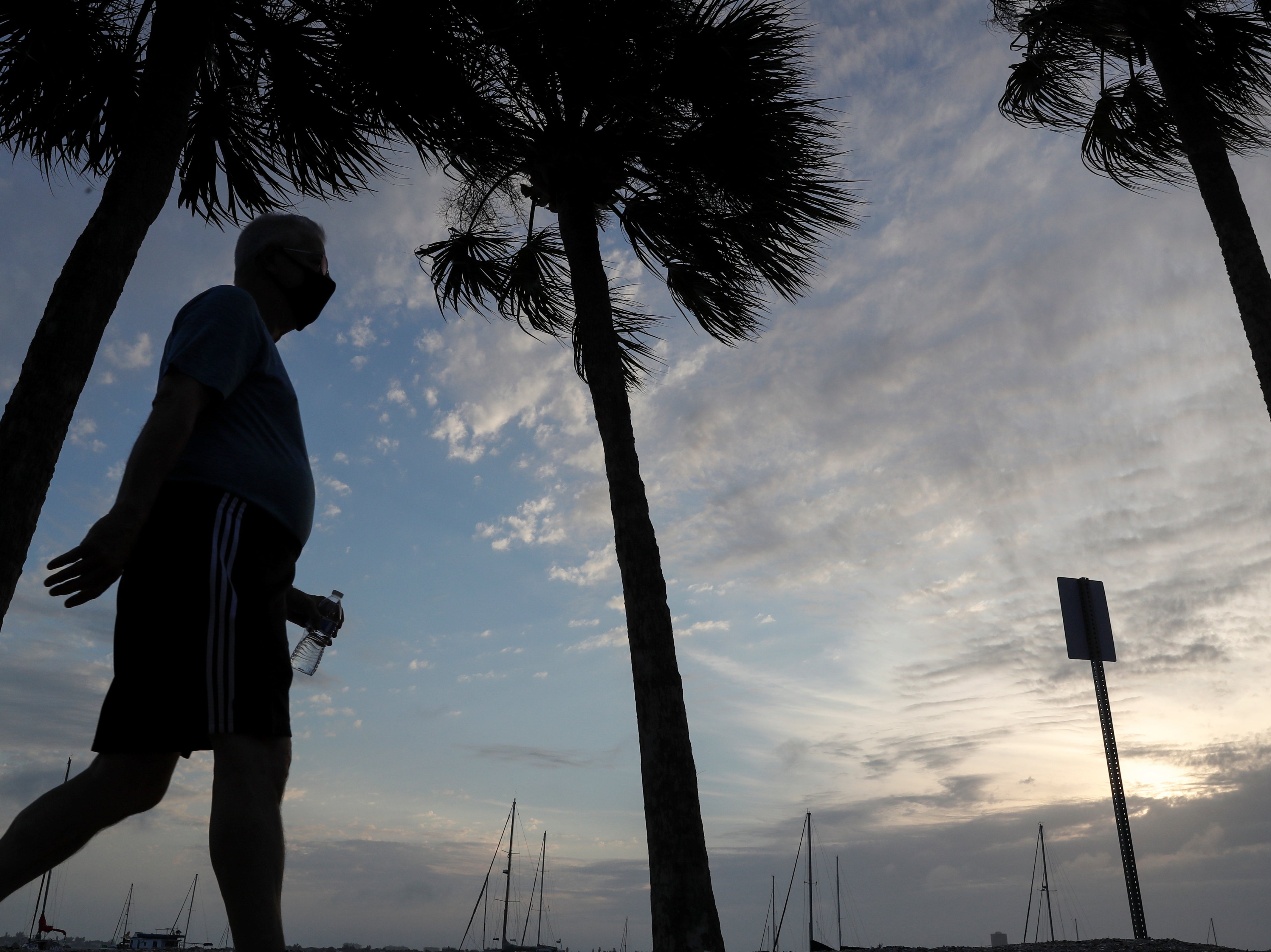 “No se requieren pañales faciales”: un restaurante en Florida se vuelve viral por letrero sobre cubrebocas