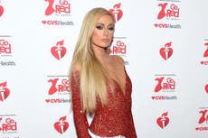 Paris Hilton anuncia compromiso con Carter Reum después de un año saliendo