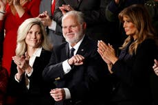 Trump repite conspiraciones electorales en entrevista de Fox News sobre la muerte de Rush Limbaugh