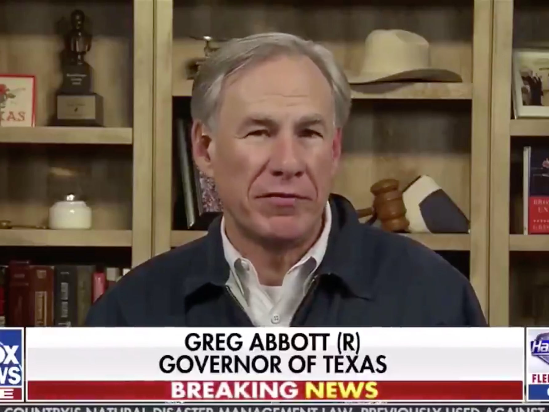 Revelan que pidieron al gobernador de Texas usar un look de “desastre casual” durante tormentas de invierno