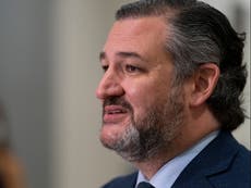 El senador Ted Cruz  de Texas viaja a Cancún mientras tormenta invernal azota a su estado