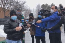 Madre obligada a esconderse de ICE en santuario de una iglesia durante tres años finalmente regresó a casa