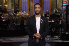 La estrella de Bridgerton, Regé-Jean Page, se inclina hacia el papel de “hombre sexual extremadamente caliente” en Saturday Night Live