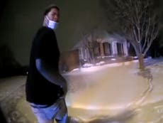 Trabajador afroamericano de Walmart es arrestado mientras caminaba en la nieve en Texas