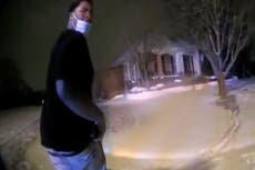 Trabajador afroamericano de Walmart es arrestado mientras caminaba en la nieve en Texas