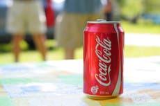 Coca-Cola enfrenta reclamos por seminario en que pide al personal que “sea menos blanco”