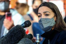 AOC llama a la propuesta de salario mínimo de $10 del Partido Republicano “pobreza legislada” mientras los demócratas presionan por $15