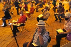 México administra las primeras dosis de la vacuna rusa Sputnik V a pacientes de la tercera edad