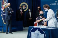 El presidente Biden advierte sobre nuevas variantes a medida que la administración llega a 50 millones de vacunas COVID