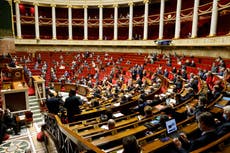 Francia considera prohibir las palabras neutrales al género