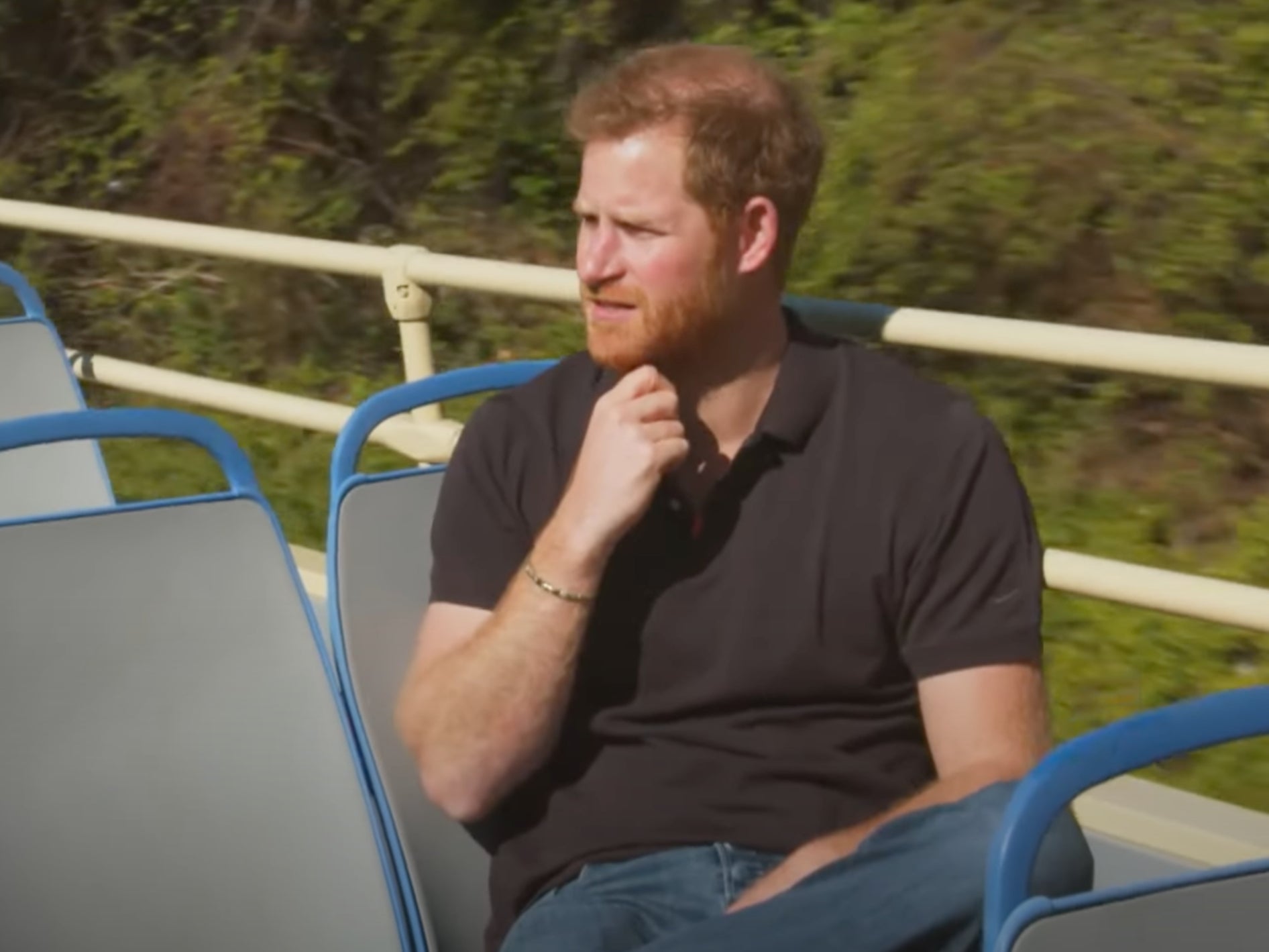 En entrevista con James Corden, el príncipe Harry revela quién le gustaría lo interprete en The Crown