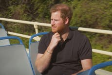 En entrevista con James Corden, el príncipe Harry revela quién le gustaría lo interprete en The Crown