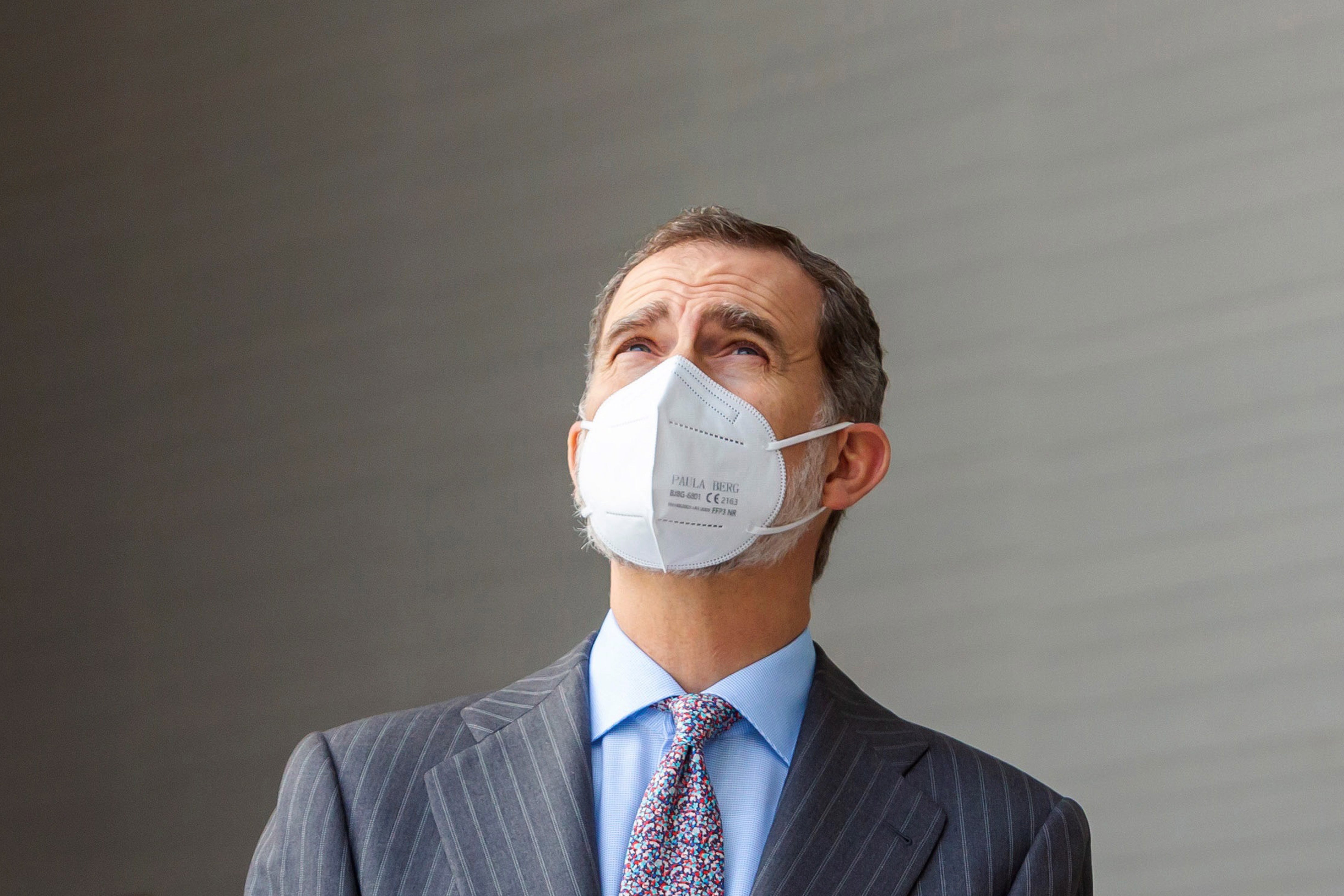 El rey Felipe de España intenta superar los escándalos de Juan Carlos