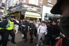 COVID: Manifestantes son arrestados en Dublín tras una violenta protesta contras las restricciones