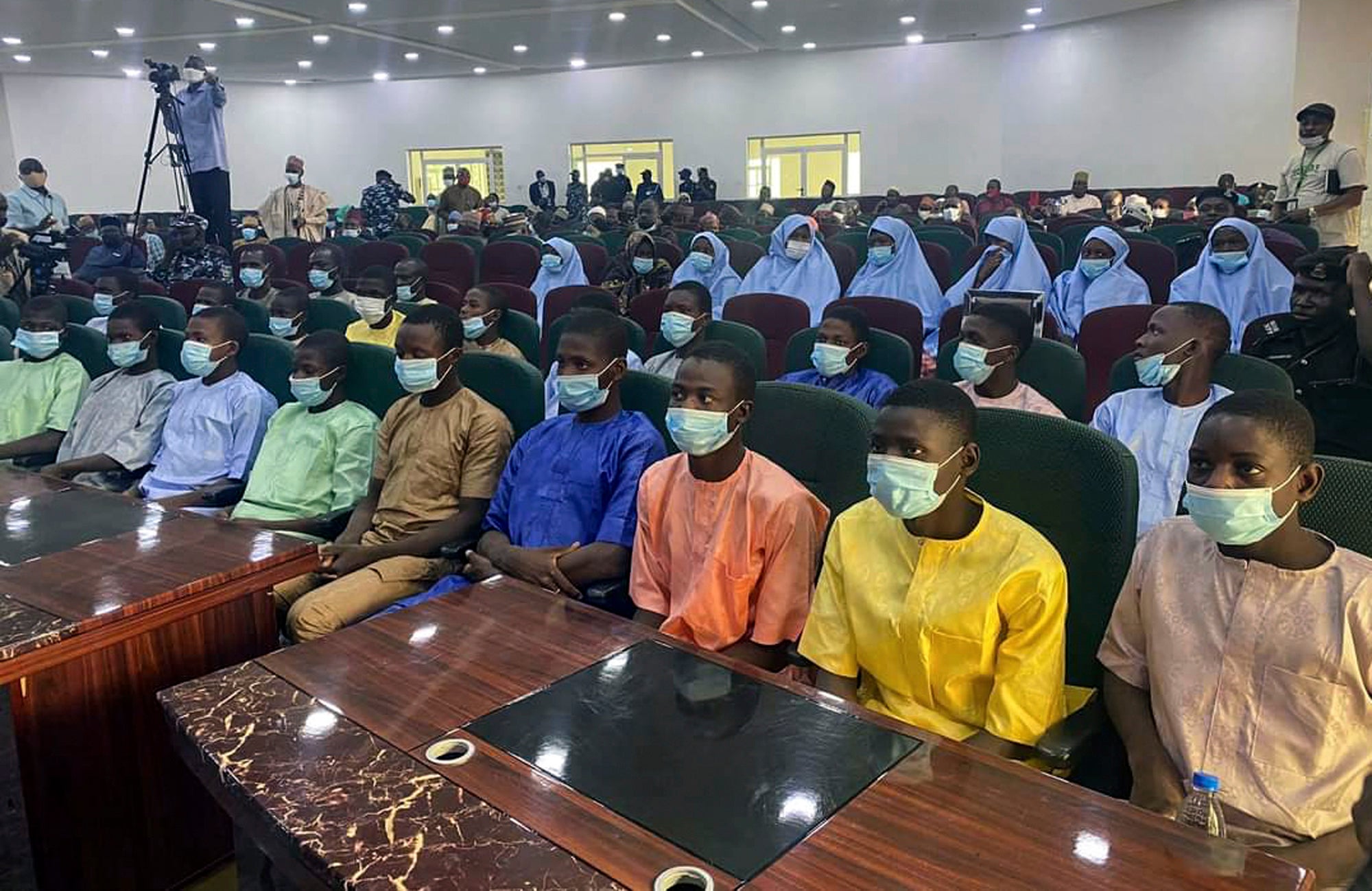 Estudiantes secuestrados de una escuela en Nigeria hace 2 semanas ya fueron liberados