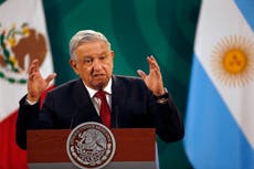 México: Joven se cuela en La Mañanera para platicar con López Obrador