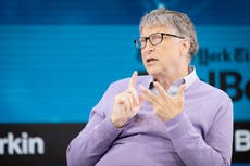 Bill Gates revela que usa un teléfono Android en lugar de un iPhone y explica por qué