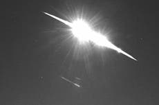 Una bola de fuego que iluminó el cielo del Reino Unido probablemente dejó caer fragmentos al suelo, dicen expertos