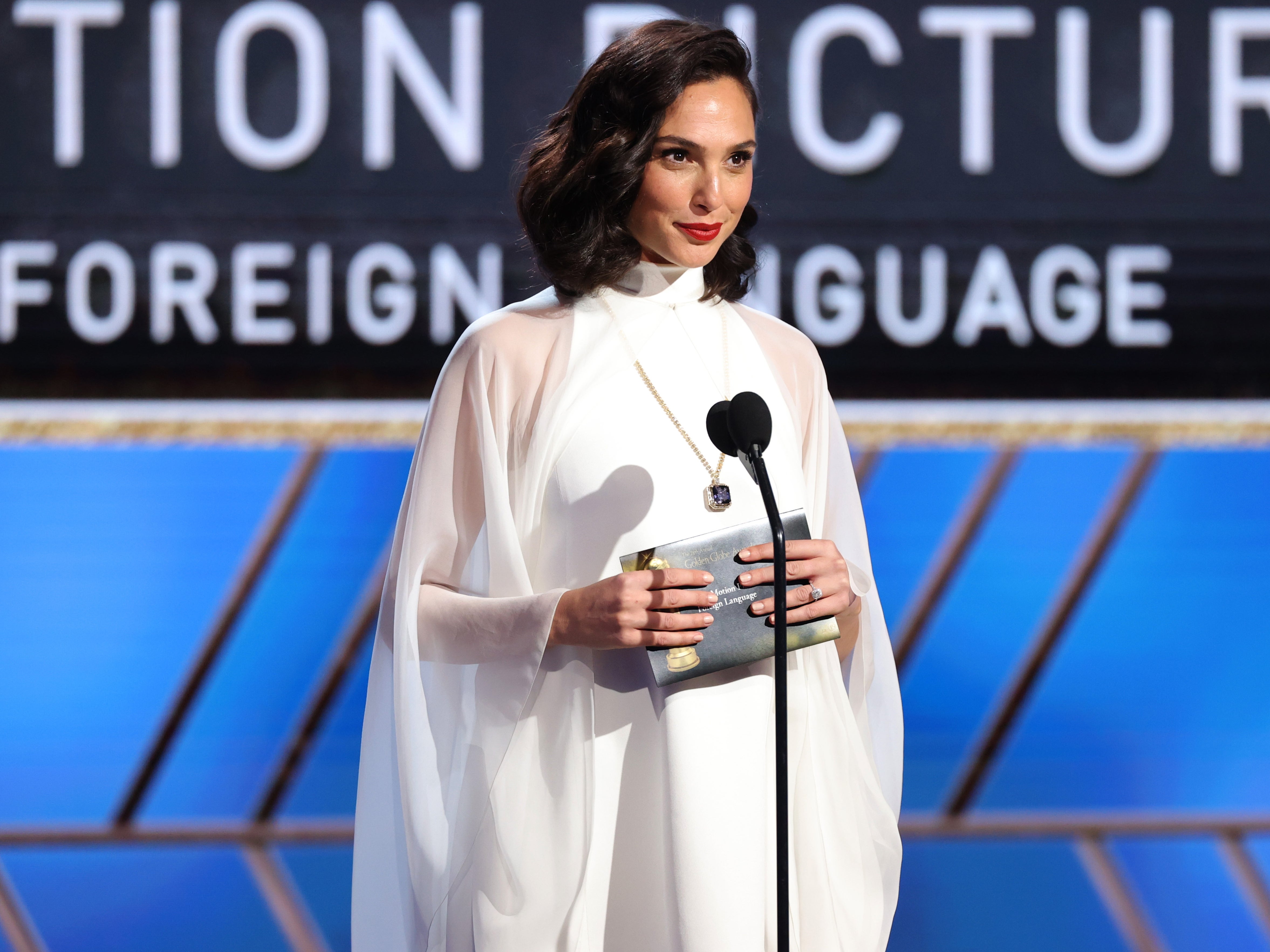 Gal Gadot confirma su embarazo tras especulaciones de fans durante los Globos de Oro 