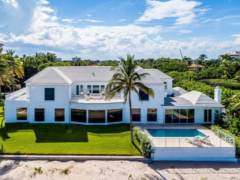 El "Beachouse" de la familia Trump cerca de Mar-a-Lago se ha puesto a la venta por 49 millones de dólares.