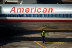 Suspenden vuelo en Phoenix después de que mujeres lanzaran insultos raciales y escupieran a pasajeros