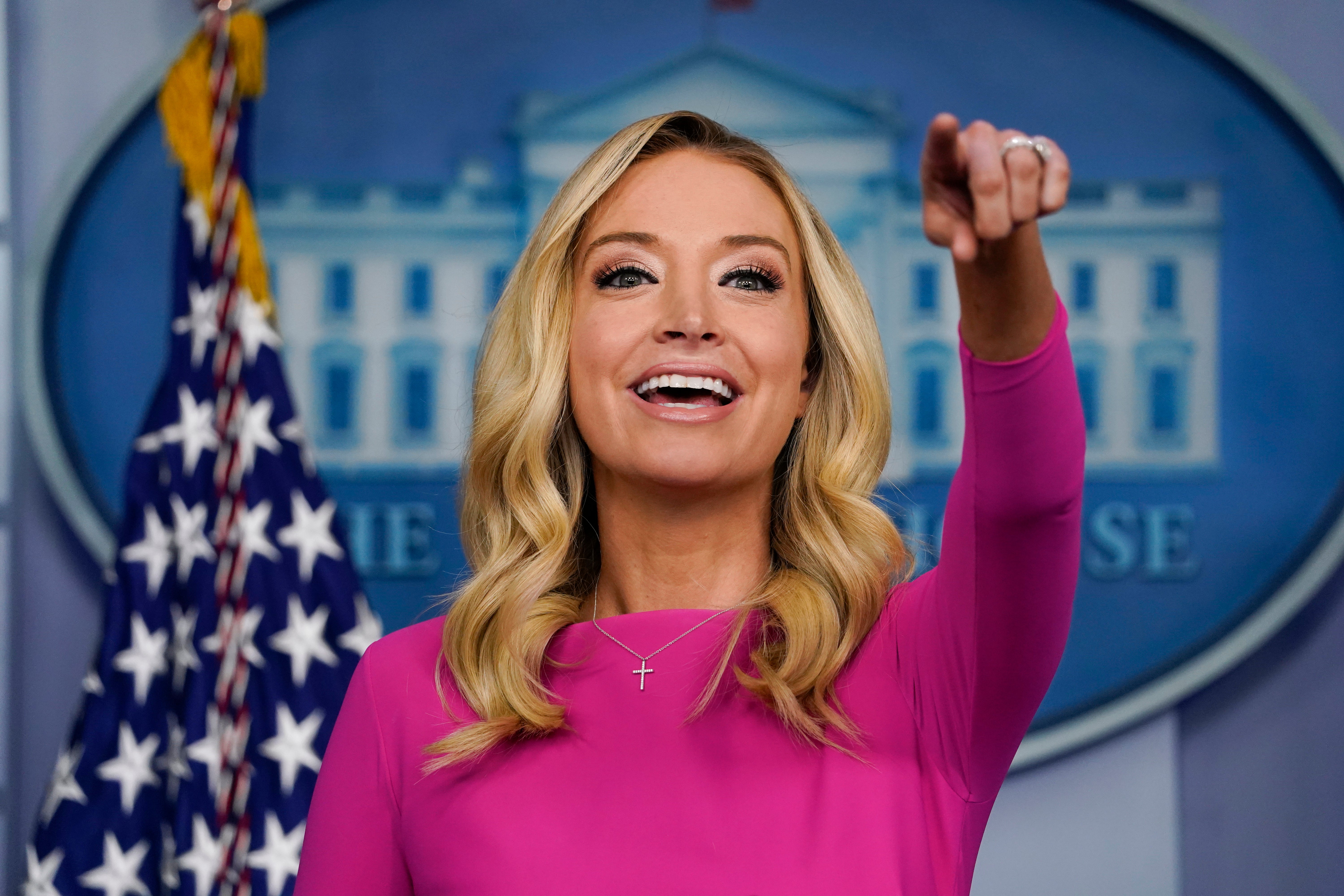 Kayleigh McEnany causa burlas al afirmar que Donald Trump no extraña Twitter