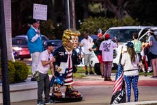 Creador de la estatua dorada de Trump admite que fue hecha en China, no en México como dijo en la CPAC