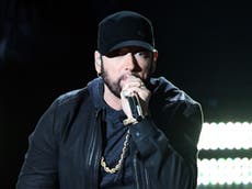 De Eminem a U2: Las 23 letras de canciones más vergonzosas de todos los tiempos