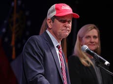 Gobernador de Georgia dice que respaldaría “absolutamente” a Trump en 2024 a pesar de los pedidos del expresidente para su renuncia