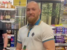 Conor McGregor es criticado por no usar cubrebocas en supermercado