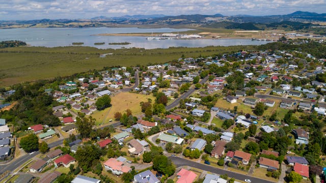 Las autoridades de Nueva Zelanda han dicho que la ciudad de Whangarei es una de las áreas amenazadas por la alerta de tsunami.