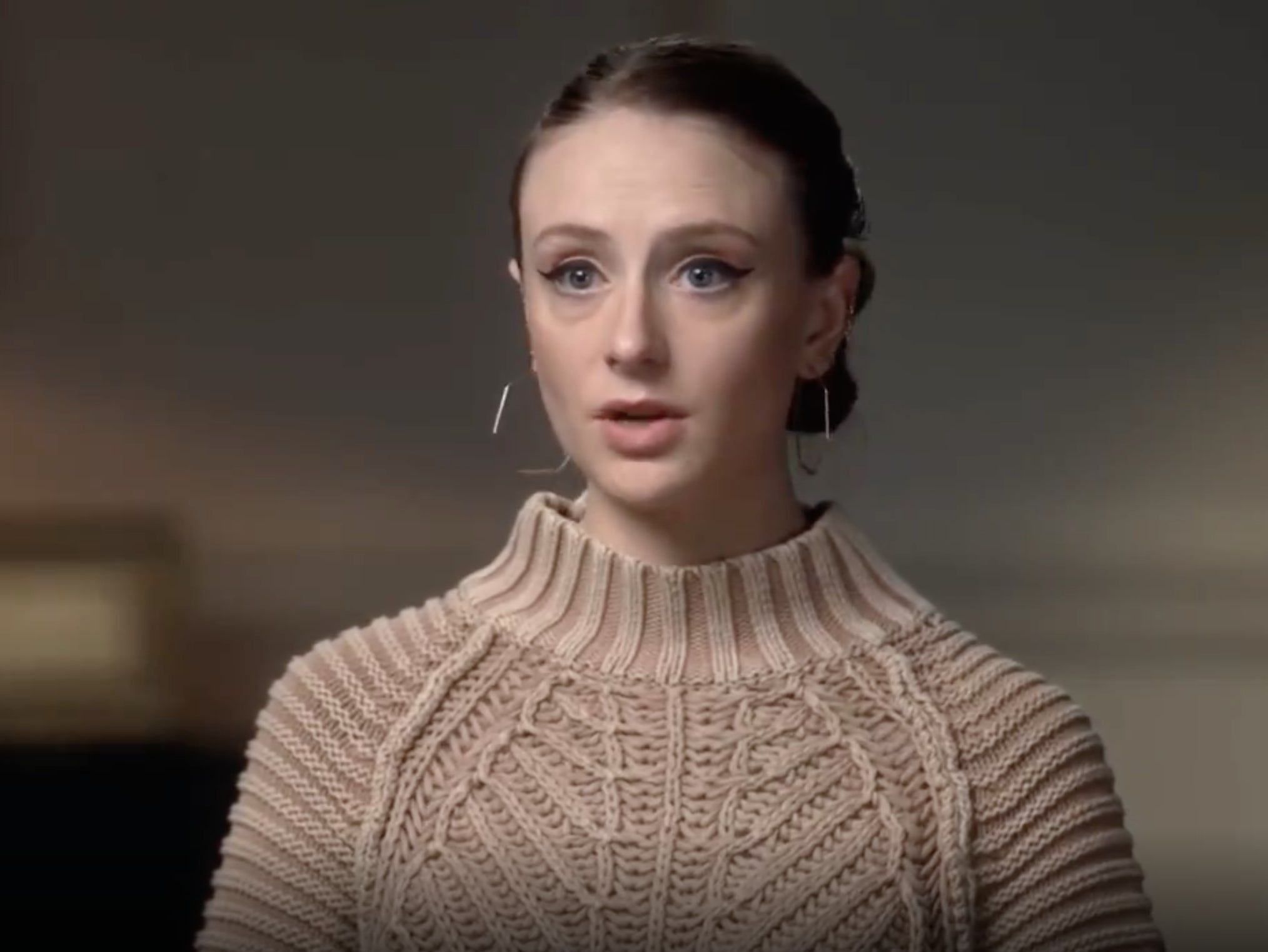 “Profundamente incómoda”: la acusadora de Cuomo, Charlotte Bennett, dice que tuvo que “salir de la habitación”