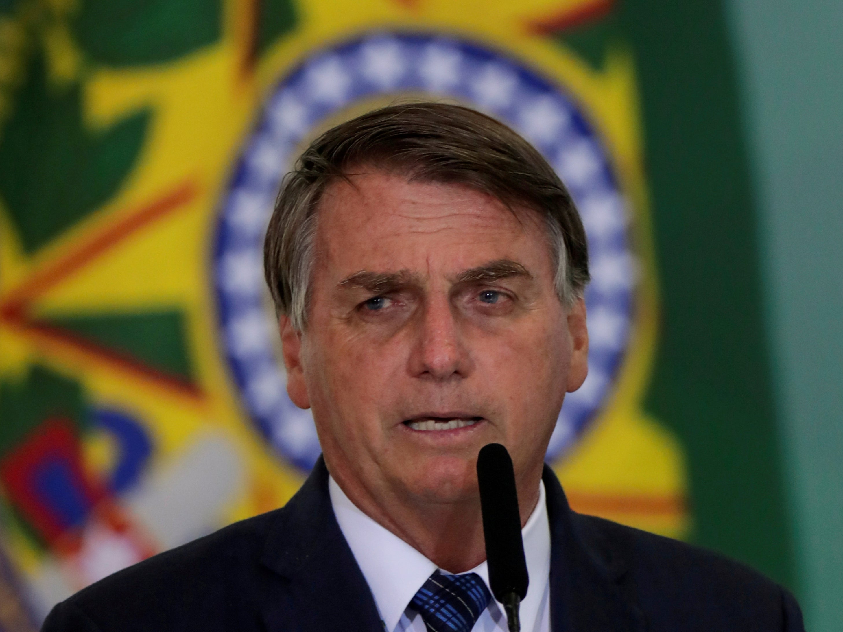 Bolsonaro les dice a los brasileños que “dejen de lloriquear” después del récord diario de muertes por COVID