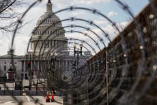 Empleado del departamento de estado de Trump es arrestado por cargos de disturbios en el Capitolio