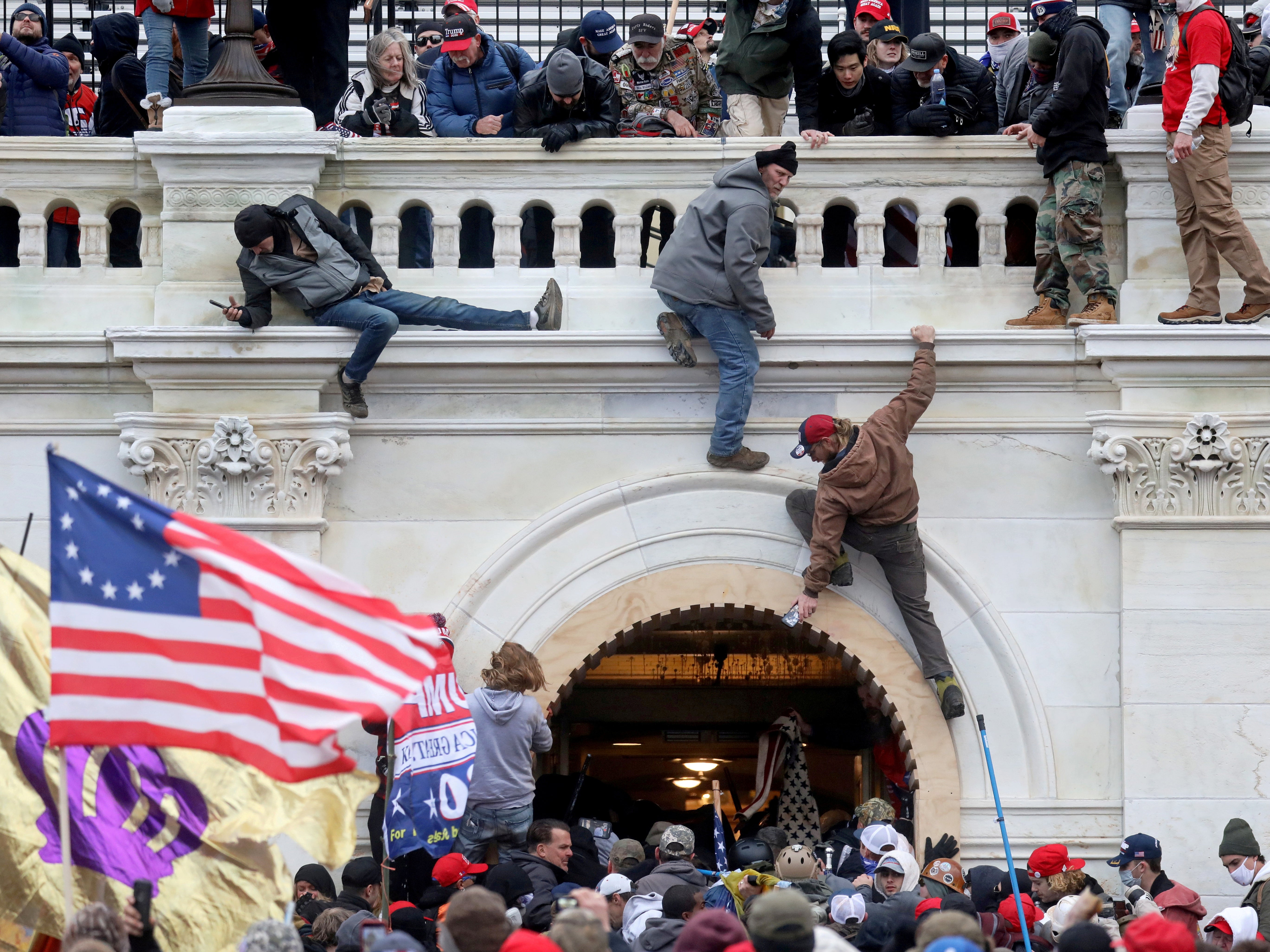A Federico Klein, designado por Trump, se le ordenó permanecer bajo custodia por disturbios en el Capitolio