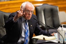 Bernie Sanders pide que EE.UU. derrote al COVID en beneficio de los jóvenes