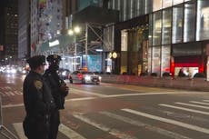 Trump es “recibido por un solo partidario” al regresar a Nueva York por primera vez desde su presidencia