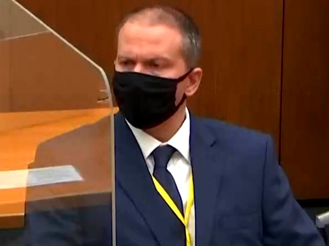 Derek Chauvin, acusado de matar a George Floyd, enfrenta cargo de asesinato en tercer grado 