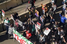 Primer jurado elegido en el juicio de George Floyd dice que no ha visto el video de Derek Chauvin arrodillado sobre su cuello