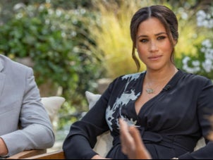 El Palacio de Buckingham “en conversaciones de crisis” por la entrevista de Harry y Meghan mientras el mundo espera una respuesta